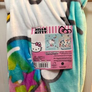 BNWT Hello Kitty Cloud Throw- Moon and Stars